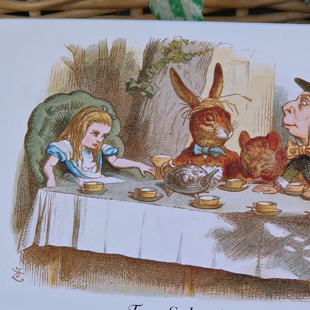 Alice Adventures in Wonderland empty metal tin - Picture 3 of 12